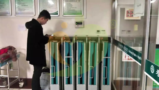 山東壽*市人民醫(yī)院引進愛陪卡槽式共享陪護床便民服務